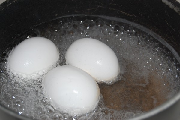 nigerian-egg-roll.boiling-eggs-600x398